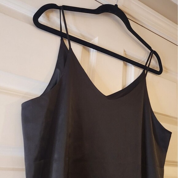 Silky black satin feel sleeveless tank no size would fit M/L - Picture 2 of 4